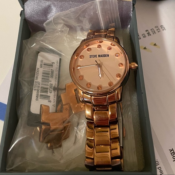 COPY - Rose Gold Steve Madden Watch - Picture 2 of 5